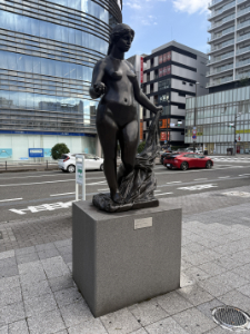 静岡駅前 像
