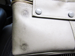 電界強度測定器 収納ケース 変色 染み 汚れ 傷